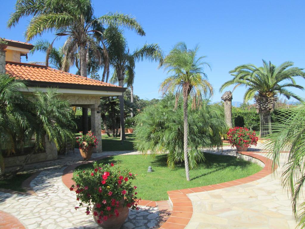 Complesso Turistico Ricettivo L'Oasi Del Golfo Di Salerno Apartment Battipaglia Bagian luar foto