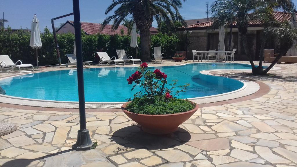 Complesso Turistico Ricettivo L'Oasi Del Golfo Di Salerno Apartment Battipaglia Bagian luar foto